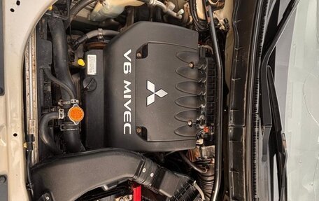 Mitsubishi Outlander III рестайлинг 3, 2007 год, 1 400 000 рублей, 7 фотография