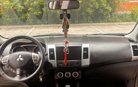 Mitsubishi Outlander III рестайлинг 3, 2007 год, 1 400 000 рублей, 16 фотография