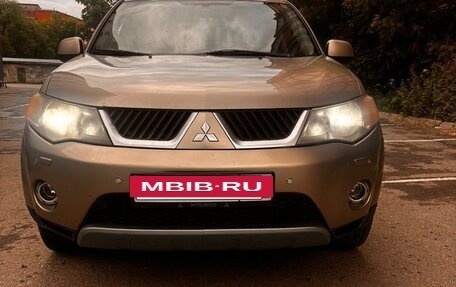 Mitsubishi Outlander III рестайлинг 3, 2007 год, 1 400 000 рублей, 11 фотография