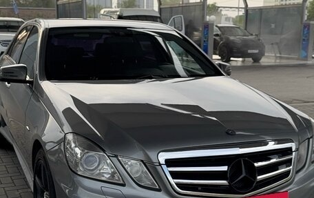 Mercedes-Benz E-Класс, 2010 год, 1 300 000 рублей, 4 фотография
