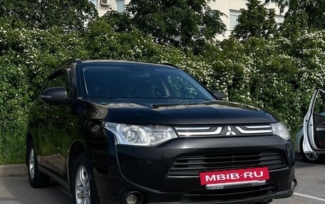 Mitsubishi Outlander III рестайлинг 3, 2013 год, 1 250 000 рублей, 2 фотография
