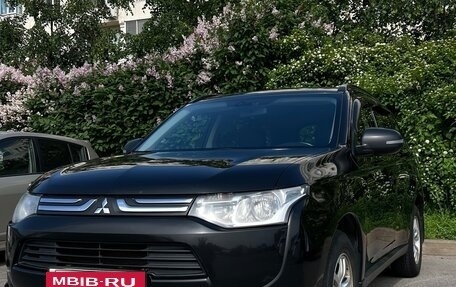 Mitsubishi Outlander III рестайлинг 3, 2013 год, 1 250 000 рублей, 3 фотография