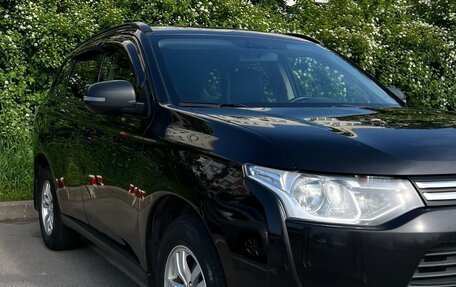 Mitsubishi Outlander III рестайлинг 3, 2013 год, 1 250 000 рублей, 4 фотография
