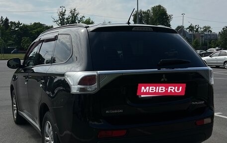 Mitsubishi Outlander III рестайлинг 3, 2013 год, 1 250 000 рублей, 7 фотография