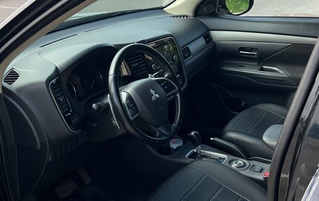 Mitsubishi Outlander III рестайлинг 3, 2013 год, 1 250 000 рублей, 29 фотография