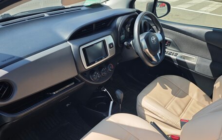 Toyota Vitz, 2015 год, 850 000 рублей, 2 фотография