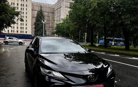 Toyota Camry, 2021 год, 3 200 000 рублей, 1 фотография