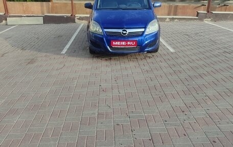 Opel Zafira B, 2012 год, 560 000 рублей, 1 фотография