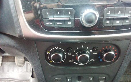 Renault Logan II, 2014 год, 620 000 рублей, 7 фотография