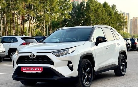 Toyota RAV4, 2021 год, 3 850 000 рублей, 9 фотография