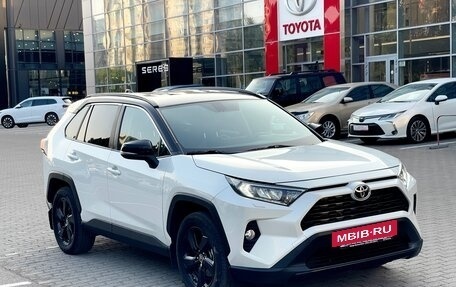 Toyota RAV4, 2021 год, 3 850 000 рублей, 2 фотография