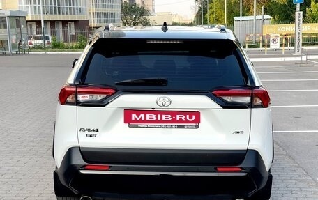 Toyota RAV4, 2021 год, 3 850 000 рублей, 13 фотография