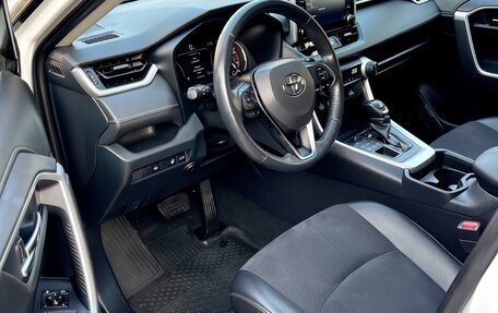 Toyota RAV4, 2021 год, 3 850 000 рублей, 23 фотография