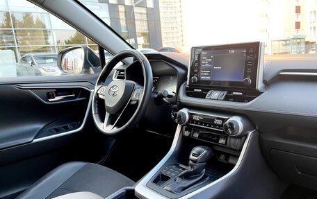 Toyota RAV4, 2021 год, 3 850 000 рублей, 31 фотография