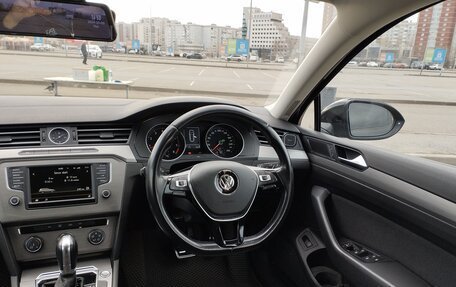 Volkswagen Passat B8 рестайлинг, 2015 год, 1 780 000 рублей, 10 фотография