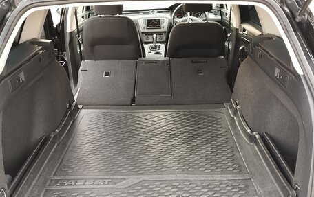 Volkswagen Passat B8 рестайлинг, 2015 год, 1 780 000 рублей, 17 фотография
