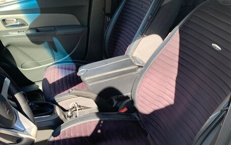 Chevrolet Cruze II, 2010 год, 800 000 рублей, 6 фотография