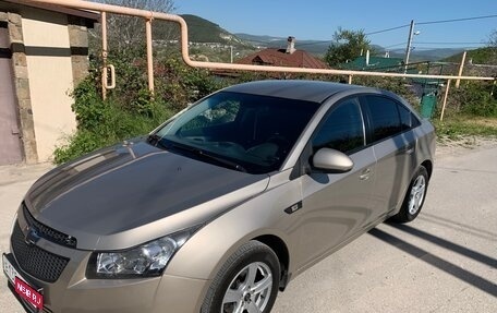 Chevrolet Cruze II, 2010 год, 800 000 рублей, 3 фотография