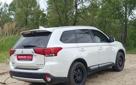 Mitsubishi Outlander III рестайлинг 3, 2017 год, 2 100 000 рублей, 1 фотография