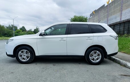 Mitsubishi Outlander III рестайлинг 3, 2013 год, 1 500 000 рублей, 3 фотография