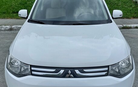 Mitsubishi Outlander III рестайлинг 3, 2013 год, 1 500 000 рублей, 5 фотография