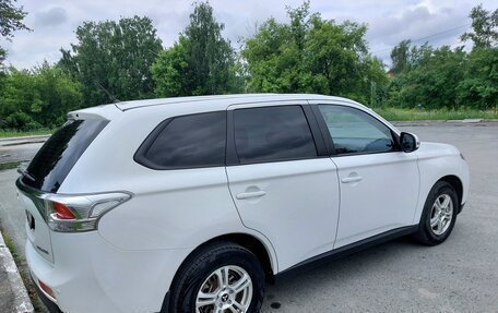 Mitsubishi Outlander III рестайлинг 3, 2013 год, 1 500 000 рублей, 11 фотография