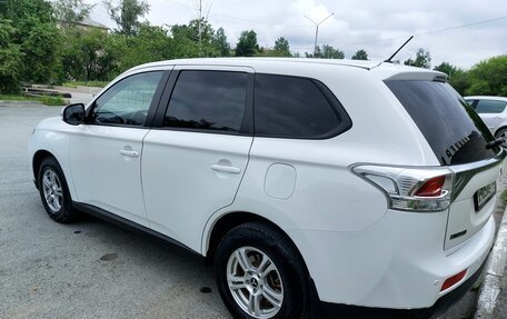 Mitsubishi Outlander III рестайлинг 3, 2013 год, 1 500 000 рублей, 16 фотография