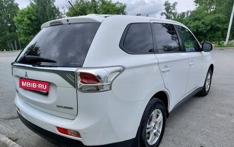 Mitsubishi Outlander III рестайлинг 3, 2013 год, 1 500 000 рублей, 12 фотография