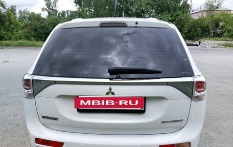 Mitsubishi Outlander III рестайлинг 3, 2013 год, 1 500 000 рублей, 13 фотография
