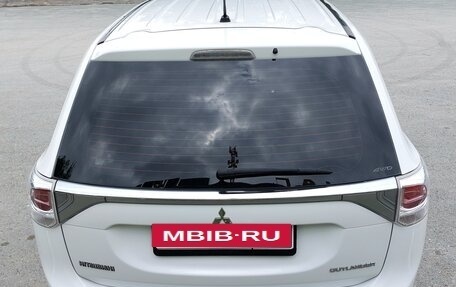 Mitsubishi Outlander III рестайлинг 3, 2013 год, 1 500 000 рублей, 14 фотография