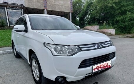 Mitsubishi Outlander III рестайлинг 3, 2013 год, 1 500 000 рублей, 9 фотография