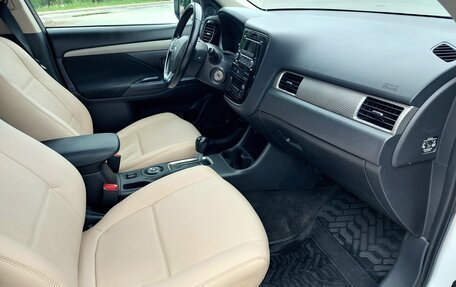 Mitsubishi Outlander III рестайлинг 3, 2013 год, 1 500 000 рублей, 26 фотография