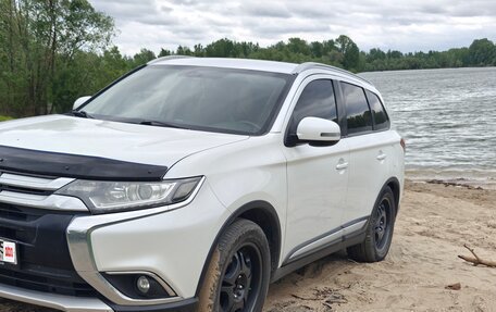 Mitsubishi Outlander III рестайлинг 3, 2017 год, 2 100 000 рублей, 2 фотография