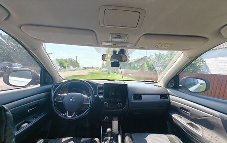 Mitsubishi Outlander III рестайлинг 3, 2017 год, 2 100 000 рублей, 4 фотография