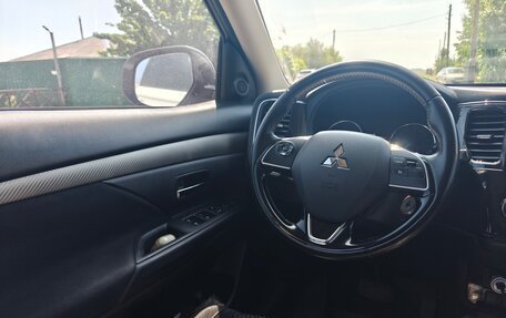 Mitsubishi Outlander III рестайлинг 3, 2017 год, 2 100 000 рублей, 5 фотография