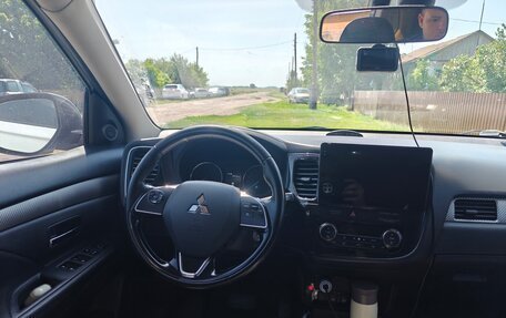 Mitsubishi Outlander III рестайлинг 3, 2017 год, 2 100 000 рублей, 6 фотография