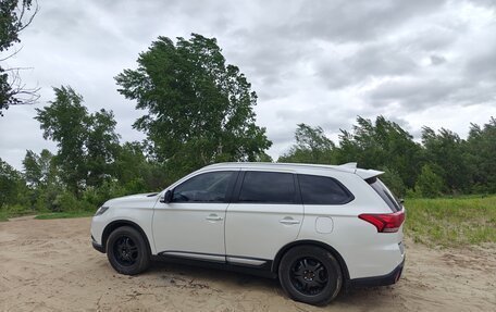 Mitsubishi Outlander III рестайлинг 3, 2017 год, 2 100 000 рублей, 11 фотография