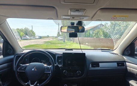 Mitsubishi Outlander III рестайлинг 3, 2017 год, 2 100 000 рублей, 13 фотография