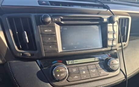 Toyota RAV4, 2015 год, 2 300 000 рублей, 4 фотография