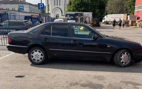 Mercedes-Benz E-Класс, 1995 год, 290 000 рублей, 3 фотография