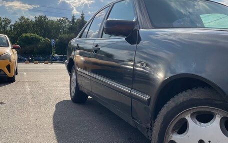 Mercedes-Benz E-Класс, 1995 год, 290 000 рублей, 4 фотография
