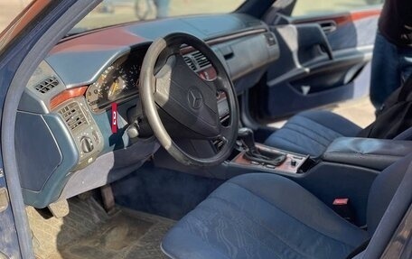 Mercedes-Benz E-Класс, 1995 год, 290 000 рублей, 8 фотография