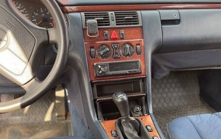 Mercedes-Benz E-Класс, 1995 год, 290 000 рублей, 13 фотография