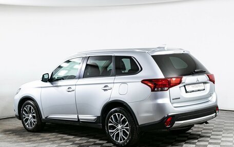 Mitsubishi Outlander III рестайлинг 3, 2017 год, 1 790 000 рублей, 2 фотография