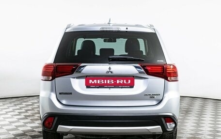 Mitsubishi Outlander III рестайлинг 3, 2017 год, 1 790 000 рублей, 5 фотография