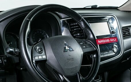 Mitsubishi Outlander III рестайлинг 3, 2017 год, 1 790 000 рублей, 11 фотография