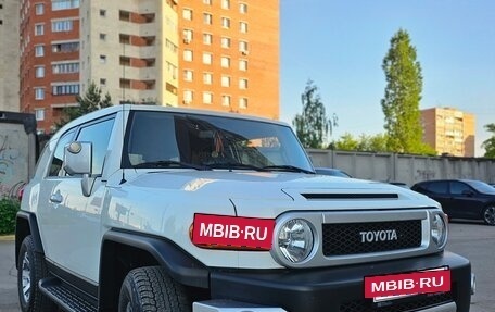 Toyota FJ Cruiser, 2022 год, 5 500 000 рублей, 2 фотография