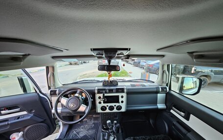 Toyota FJ Cruiser, 2022 год, 5 500 000 рублей, 10 фотография