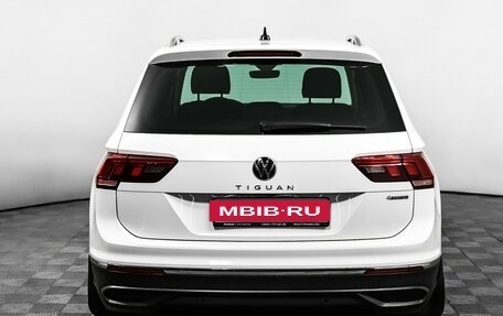 Volkswagen Tiguan II, 2021 год, 3 198 000 рублей, 6 фотография