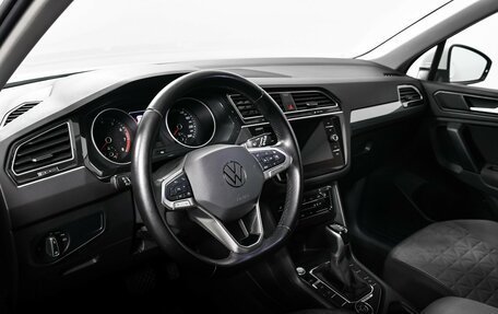 Volkswagen Tiguan II, 2021 год, 3 198 000 рублей, 13 фотография